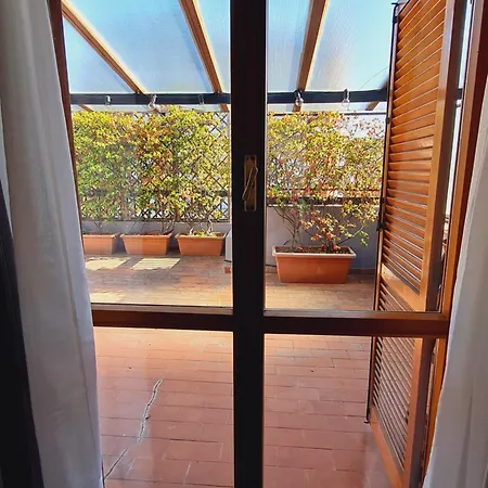 Mansarda Luminosa E Confortevole