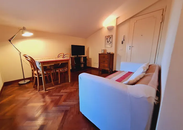 Lägenhet Mansarda Luminosa E Confortevole