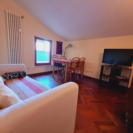 Mansarda Luminosa E Confortevole Floransa